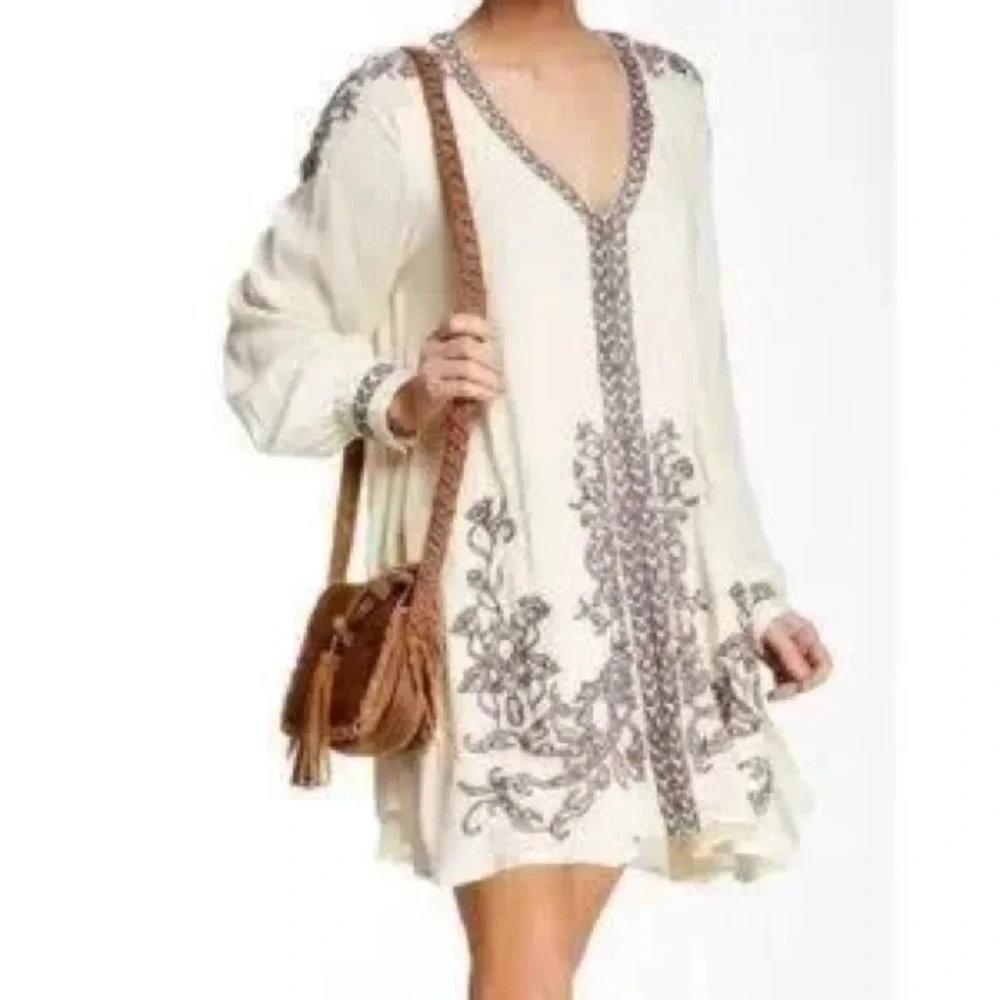 FREE PEOPLE Peasant Hearts in Heaven Embroidered Mini Dress Ivory Gray L - Picture 6 of 6
